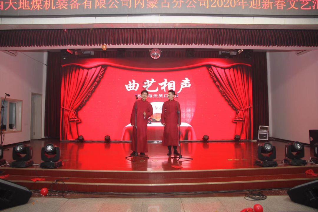老人超市意外晕倒,售货员立即采取措施施救,热心市民帮忙打急救电话